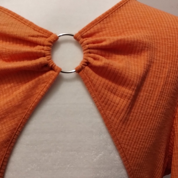 Plus Size Ribbed Long Sleeve Exposed Back Top - Picture 10 of 11